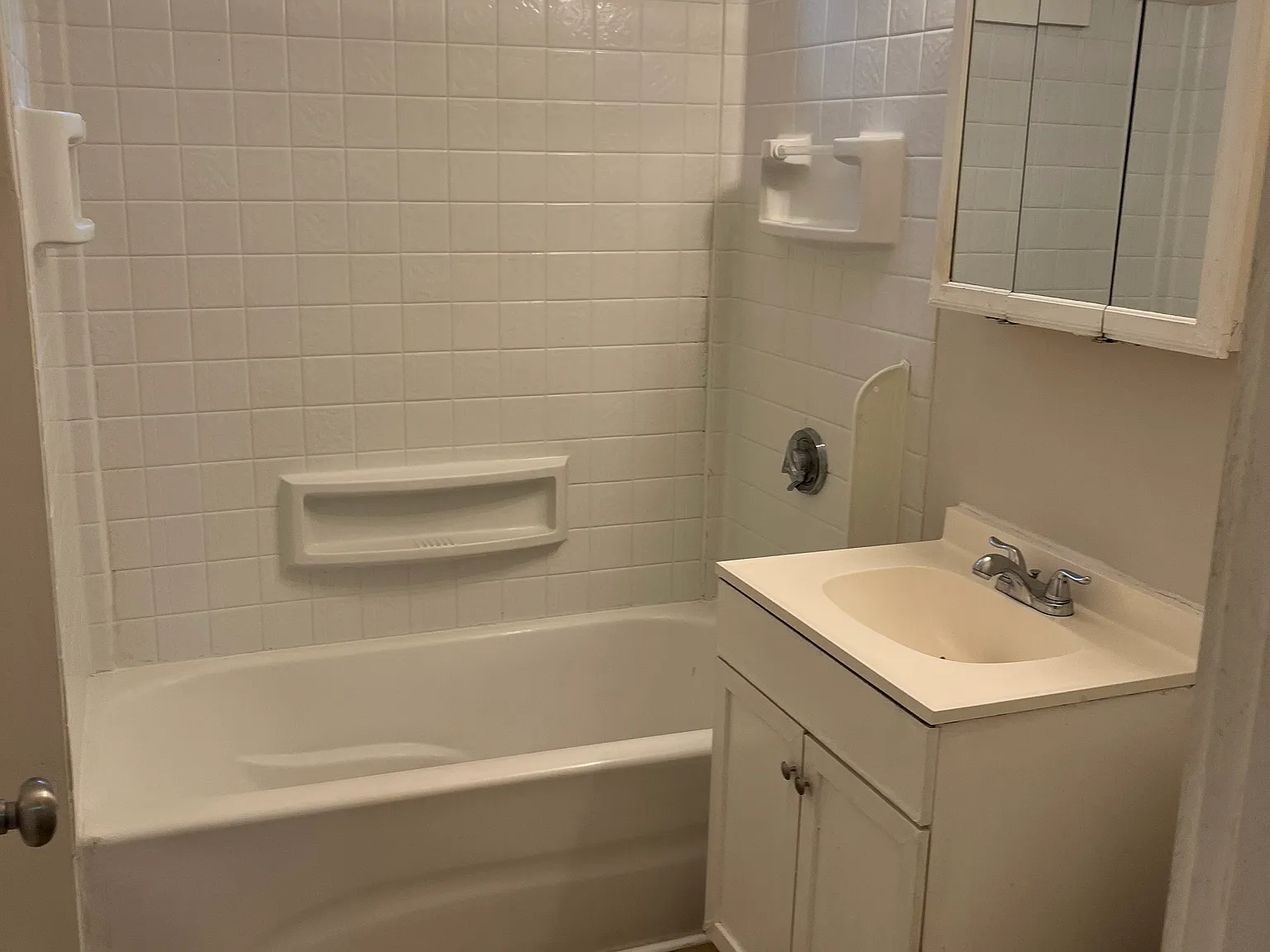 1 bed, 600 sqft, $1,200 — Photo 4