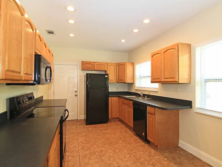 1433 Cardinal Rd — Photo 7
