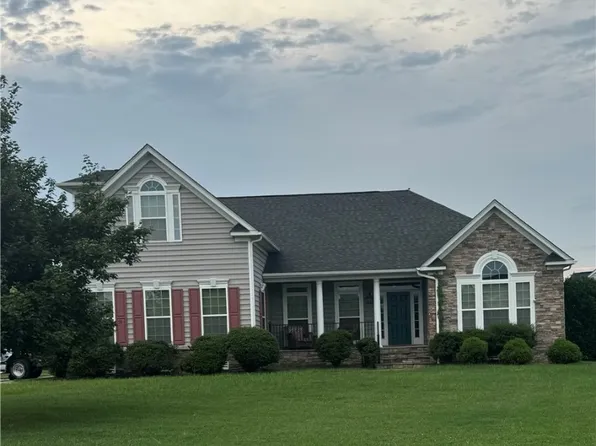 1630 N White Mountain Dr, Chester, VA 23836