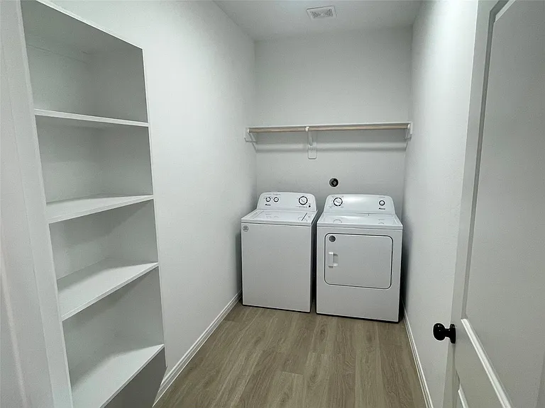 802 W Loop — Photo 9
