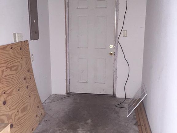 5th image of 804 E Broadway