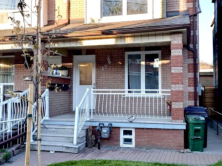 37 Gillespie Ave #MAIN FLOOR — Photo 1