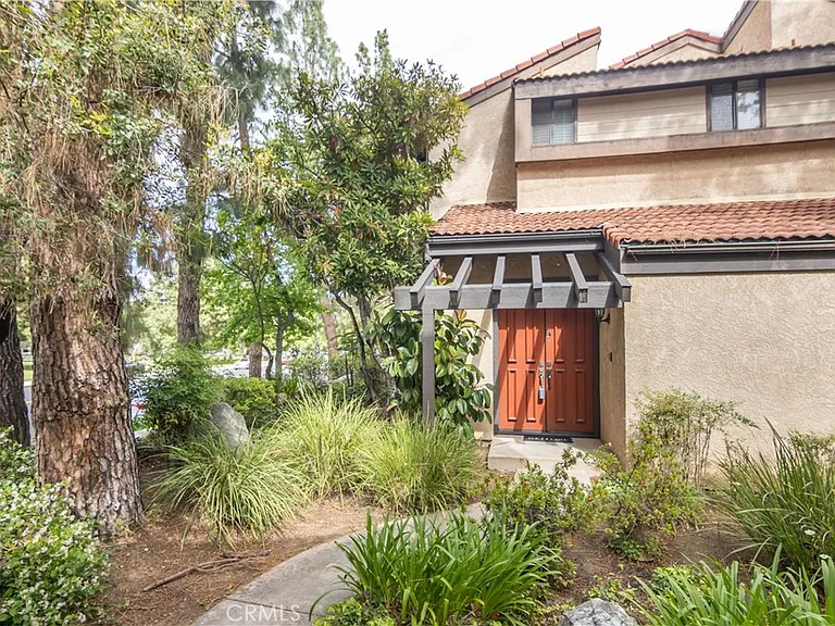 21820 Marylee St #225 — Photo 32
