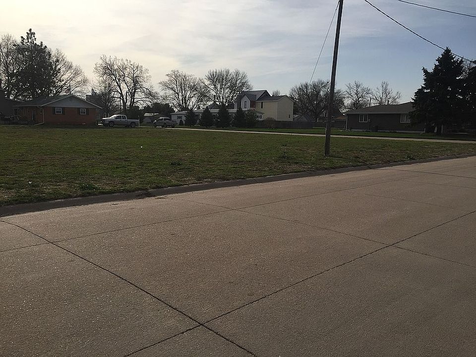 1st image of 740 W 8th St