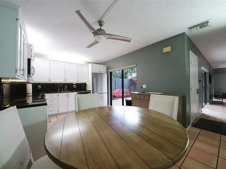 1700 Embassy Dr #504 — Photo 23