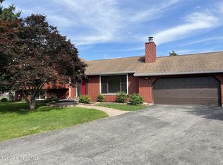 8 Cedarcrest Dr, Rensselaer, NY 12144