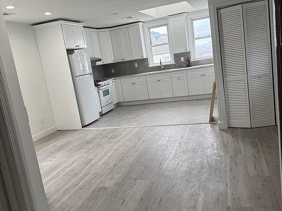 5th image of 412 Morningside Ave Floor 2