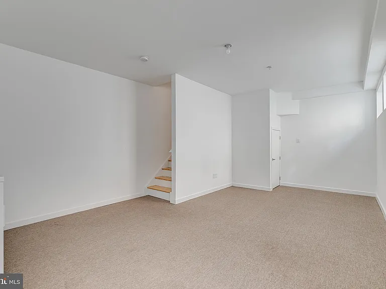 220 W George St #224 — Photo 21