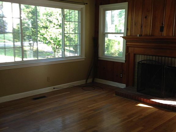 2nd image of 808 Sweetbriar Cir