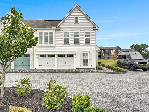 2nd image of 1319 Arlington Way