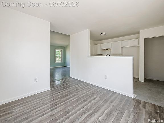 5th image of 584 Tennessee St