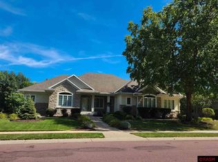 505 Diamond Creek Rd, Mankato, MN 56001