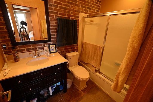 5th image of 1015 W Huron St APT 6