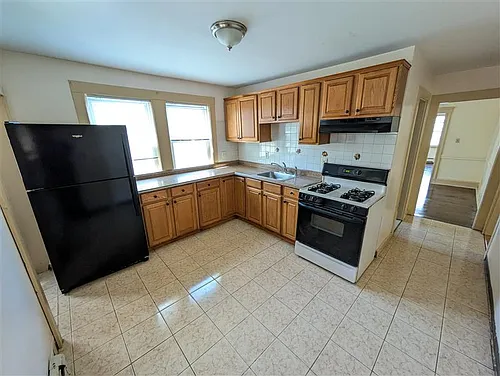 595 Fellsway W Photo 1