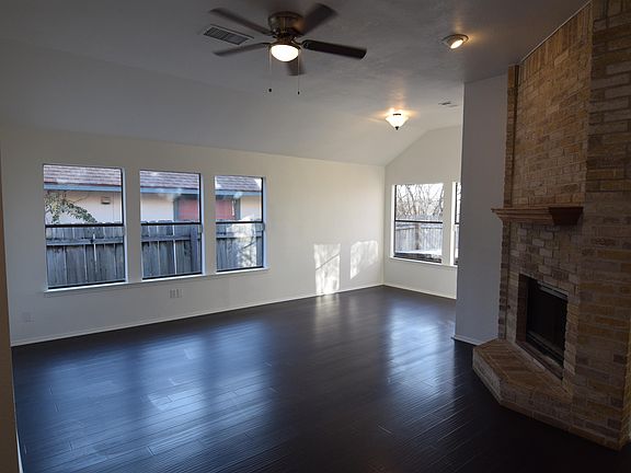 3rd image of 1501 Lantana Dr