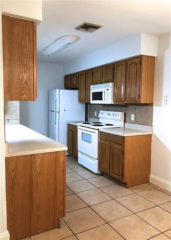 2 bed, 1.5 bath, 955 sqft, $1,195 — Photo 4