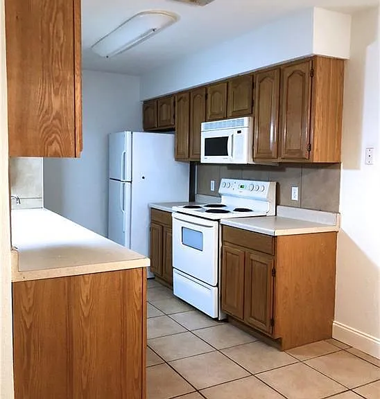 7001 Oak Meadow Cir #B — Photo 4