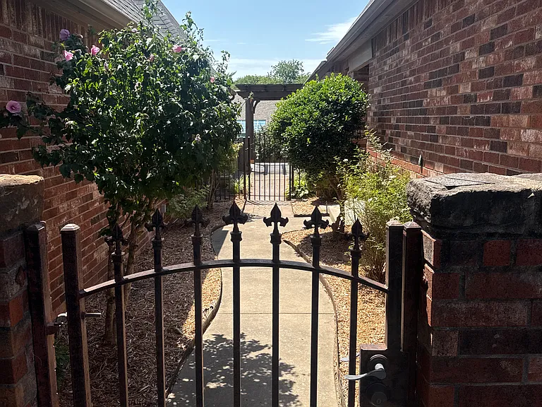 10114 S 77th Pl E — Photo 4