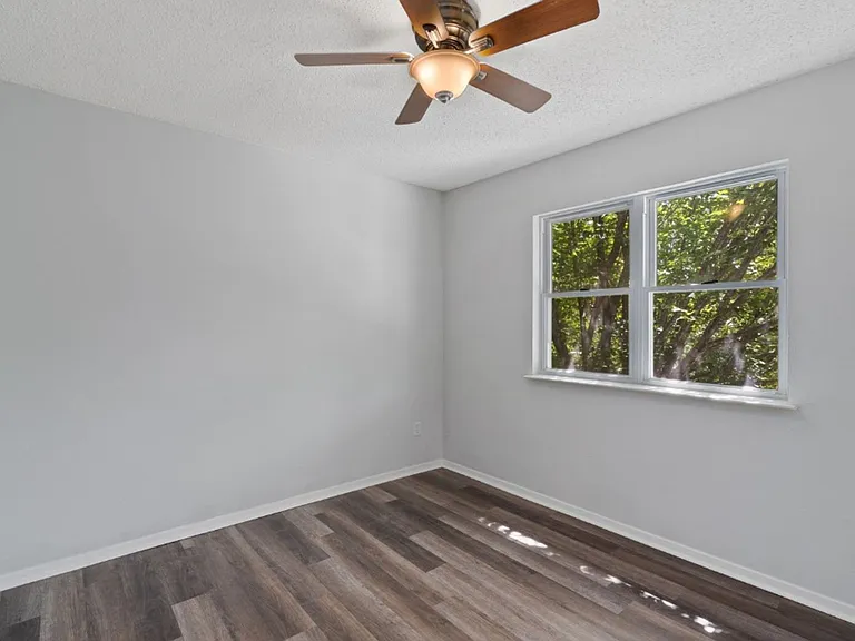 11809 Eubank Dr — Photo 17