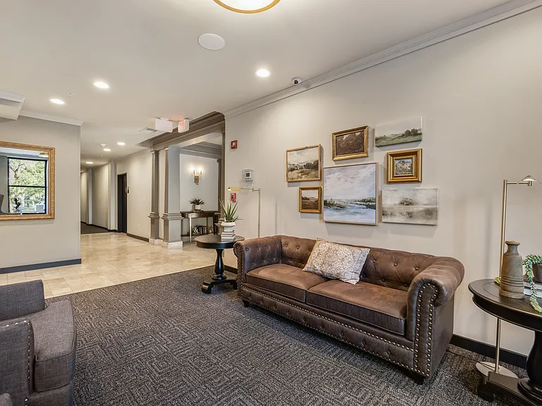 Rink Savoy Apartments — Photo 35