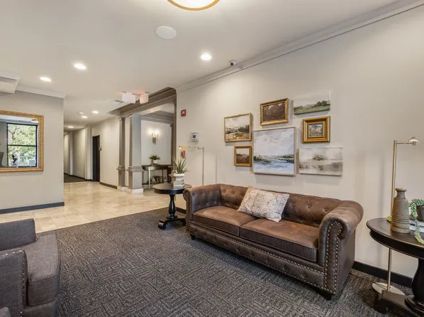 Rink Savoy Apartments