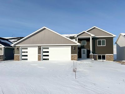 2405 15th St NW, Minot, ND, 58703