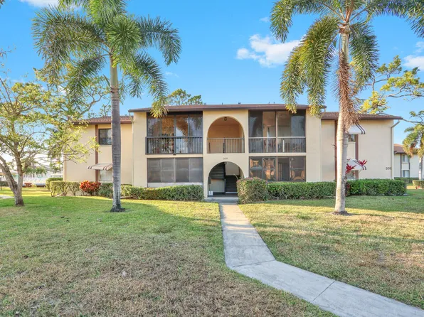 309 Knotty Pine Circle #A-1, Greenacres, FL 33463