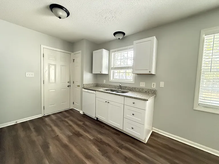 1112 Amber Acres Ln — Photo 6