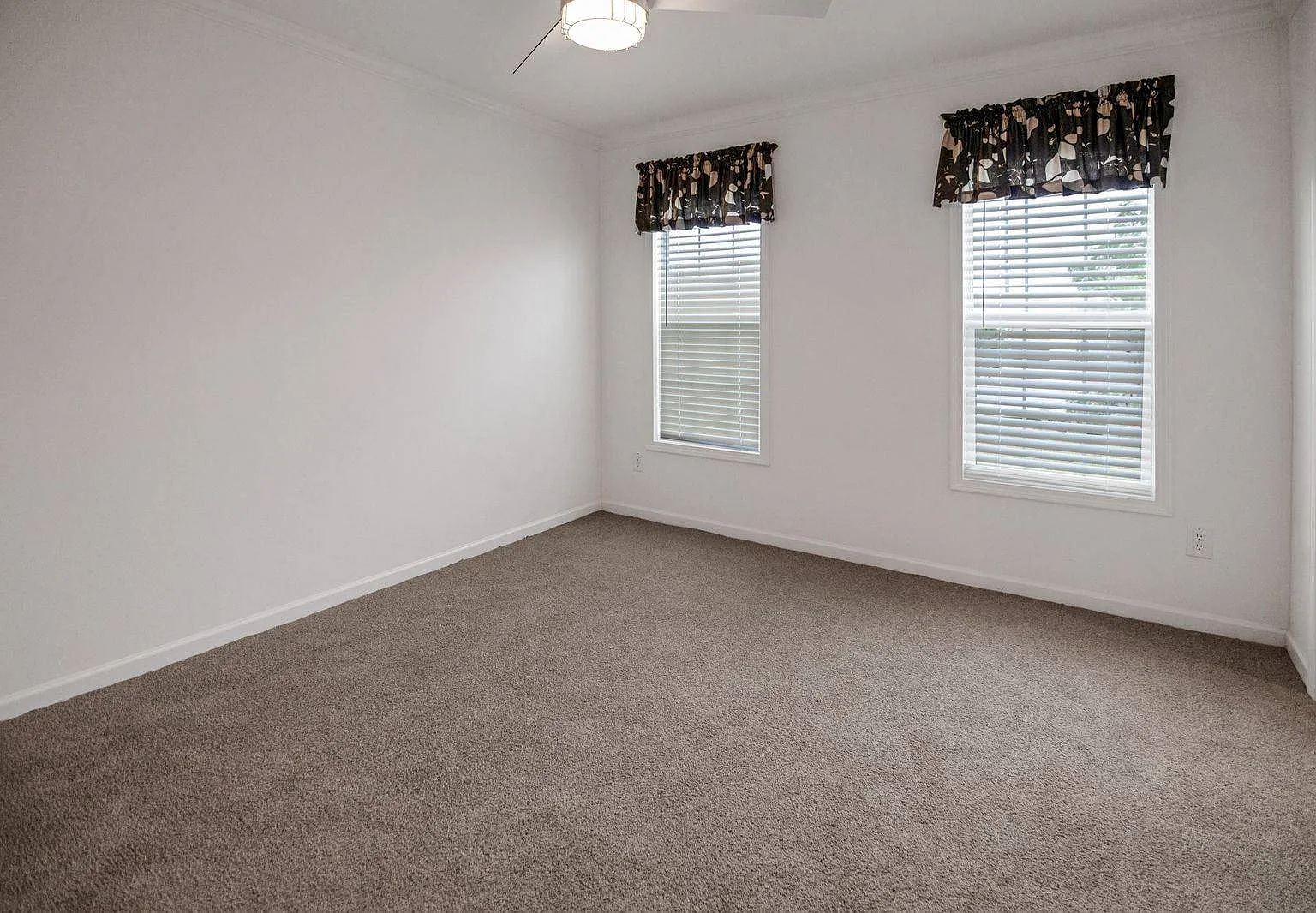 3 bed, 2.0 bath, 1344 sqft, $1,250 — Photo 4
