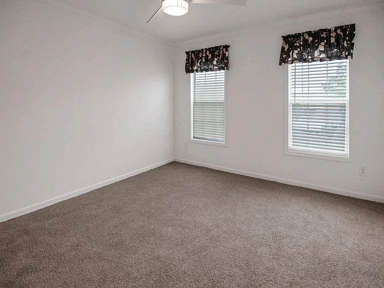 920 S Katie Ave — Photo 4