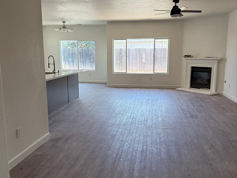 433 Halley Ave — Photo 3