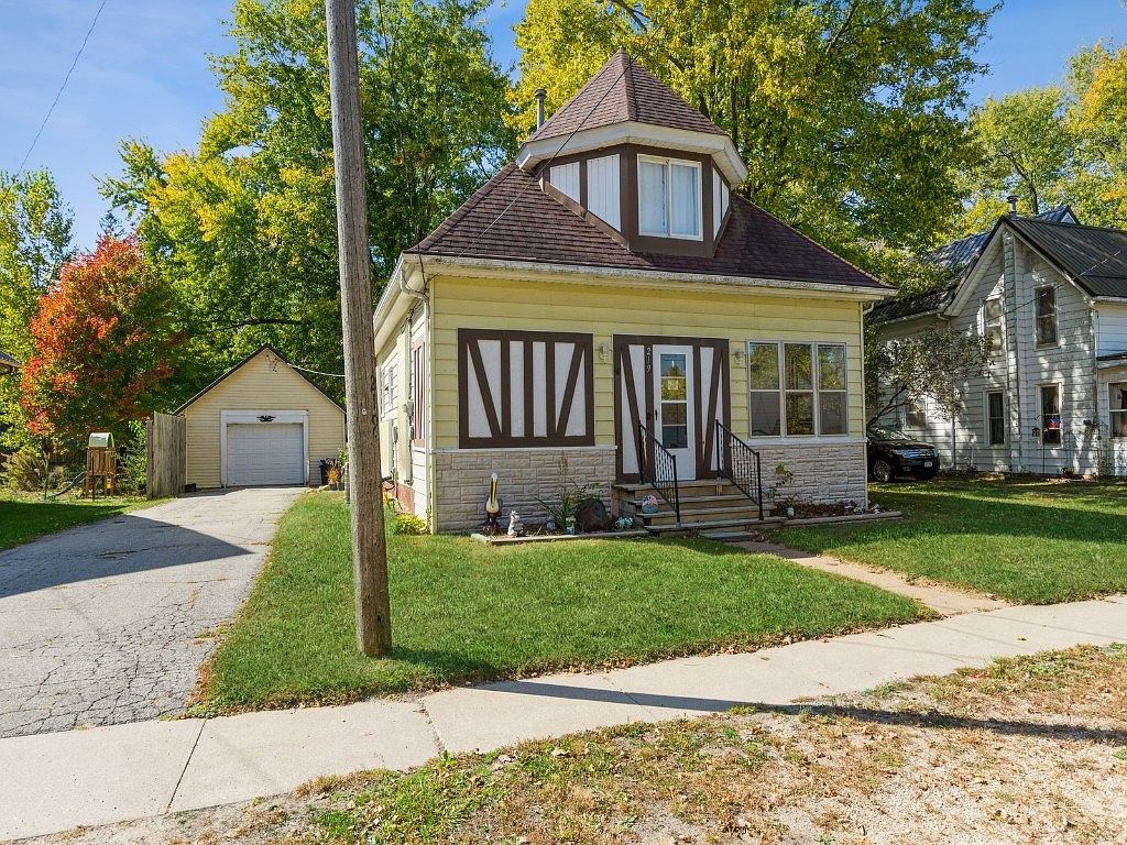 219 River St S, Central City, IA 52214 Zillow