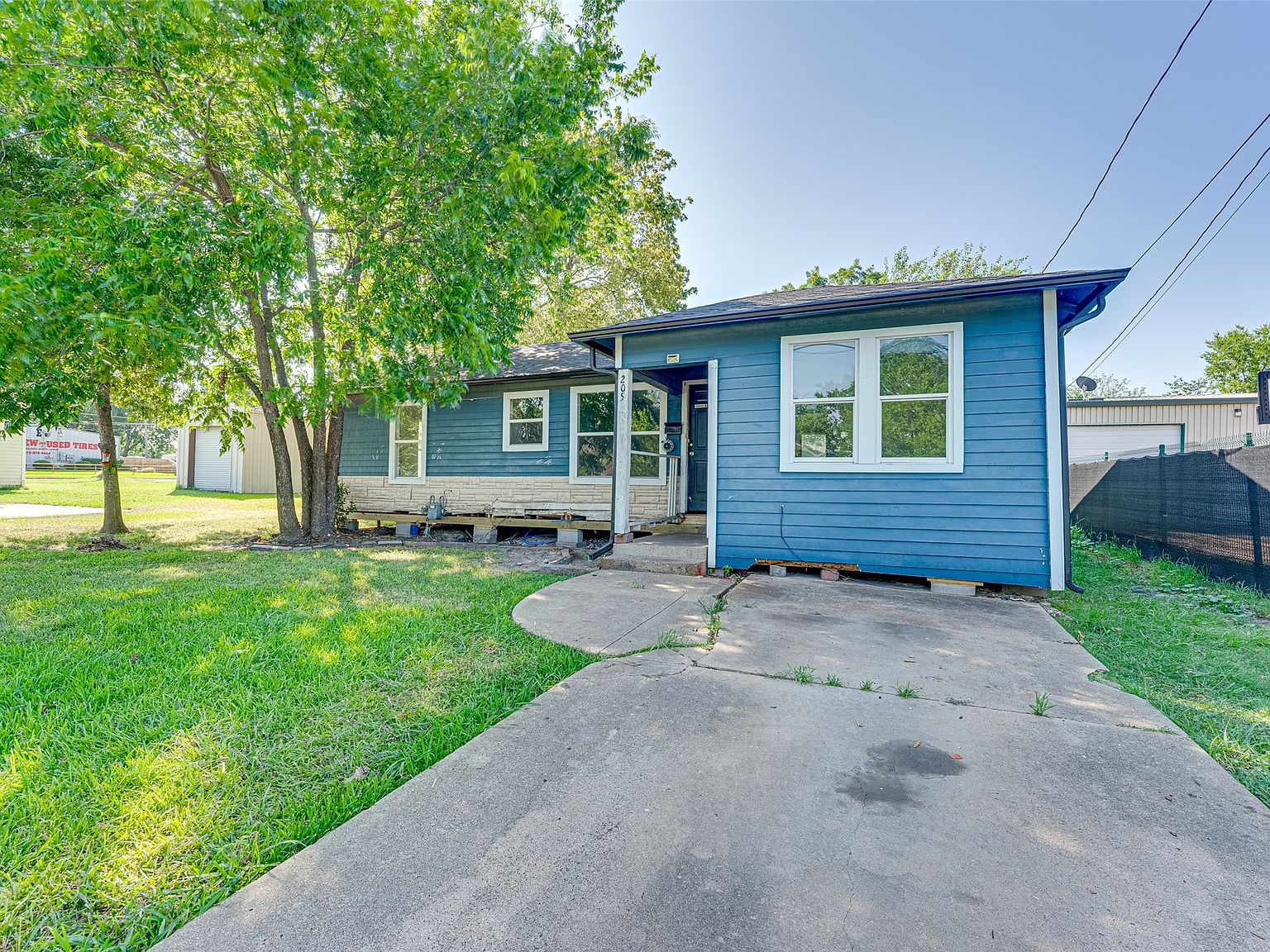 205 E Decatur St, Ennis, TX 75119 | MLS #20671676 | Zillow