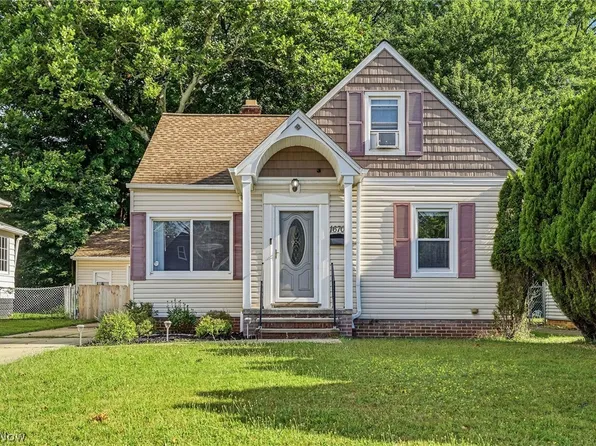 16705 Raymond St, Maple Heights, OH 44137