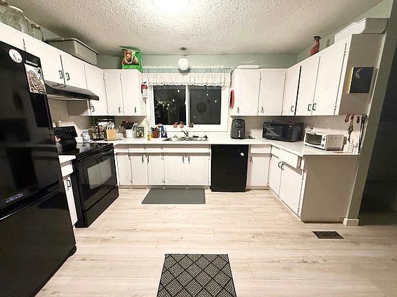 5th image of 1626 Coldwater Ave