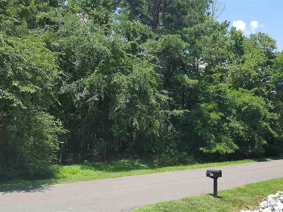 1st image of 2820 Green Lane Dr