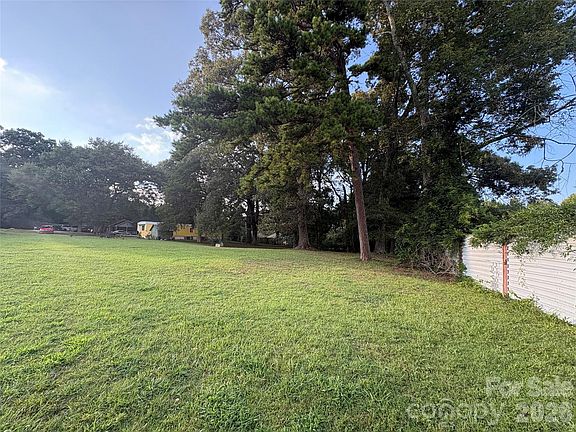 4th image of 875 Hilldale Dr