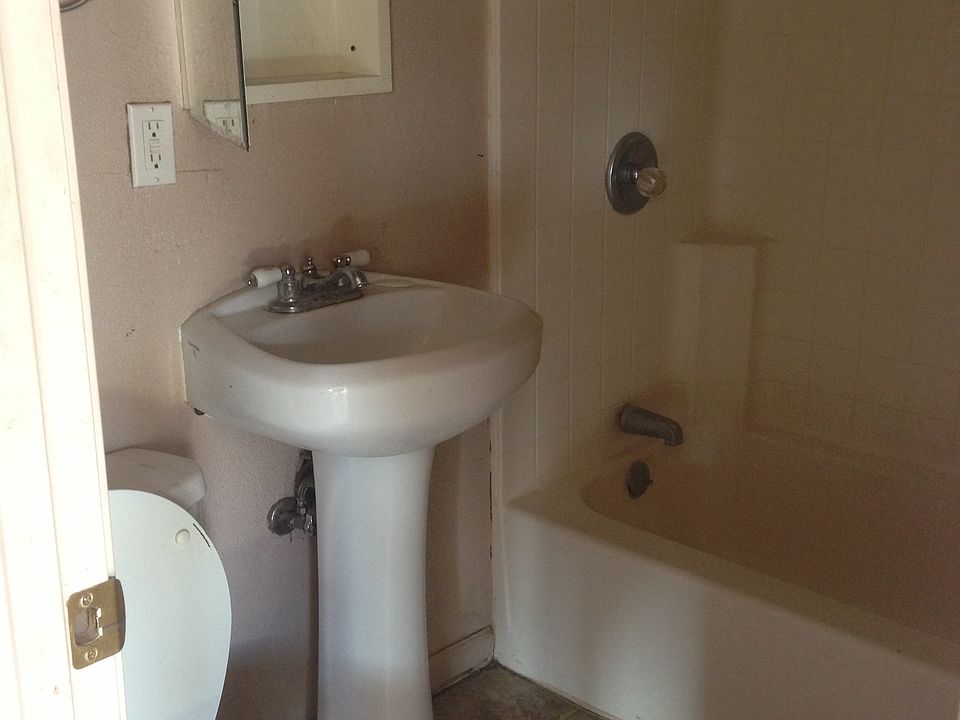 2nd image of 2134 W Washington St APT 3