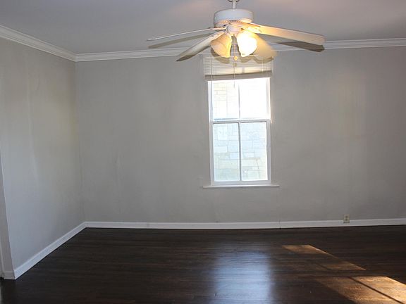 4th image of 2438 Randall Ave #1