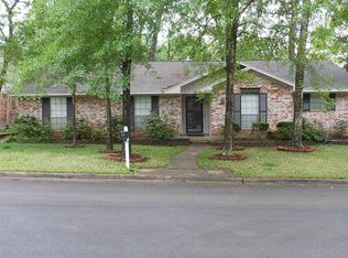 303 Woodhaven Ln, Conroe, TX 77304