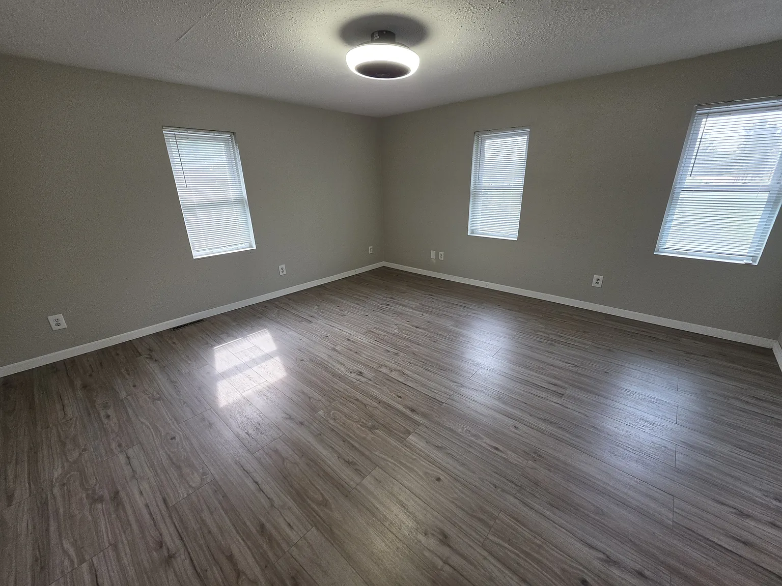 2 bed, 1.5 bath, $1,400 — Photo 3