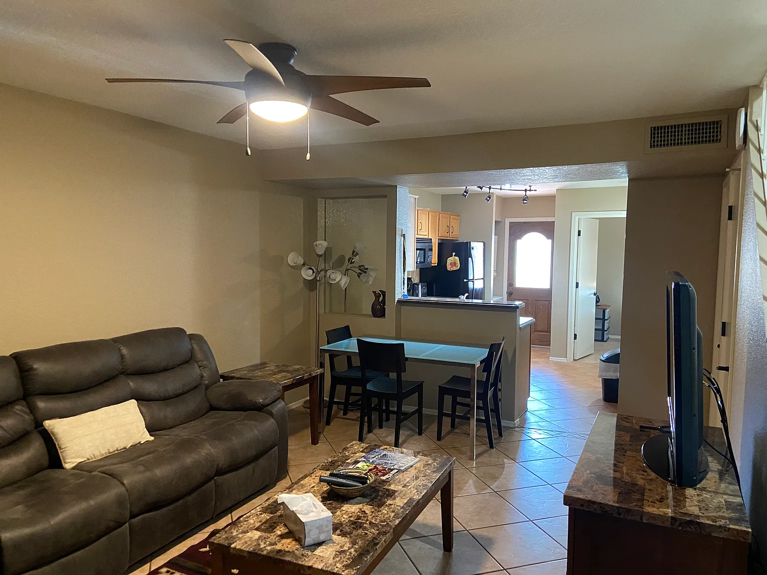 3 bed, 1180 sqft, $3,000 — Photo 1