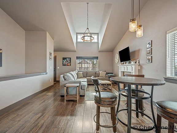 5th image of 616 Grape St