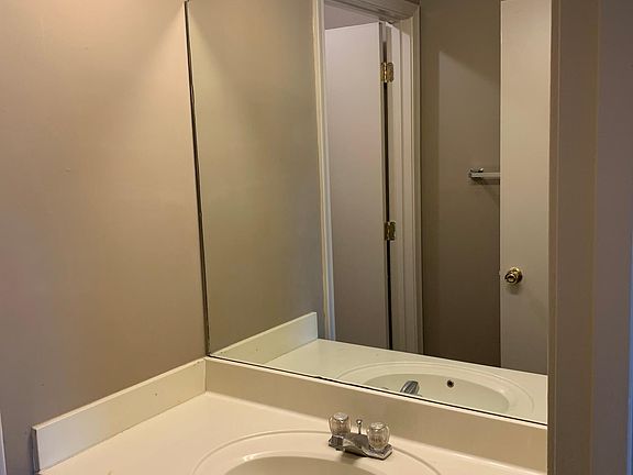 3rd image of 3239 Tower Dr APT E