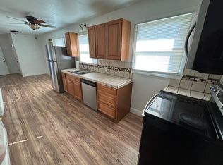 1002 W 6th St, Hanford, CA 93230