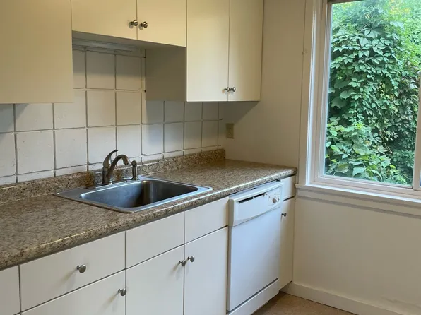 237 Maple St #4, Burlington, VT 05401