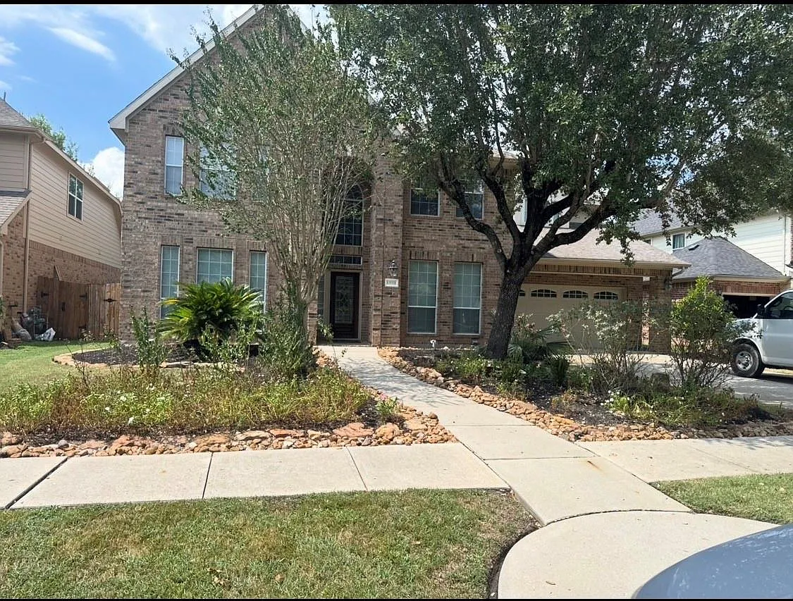 4 bed, 3.5 bath, 3063 sqft, $2,400 — Photo 1
