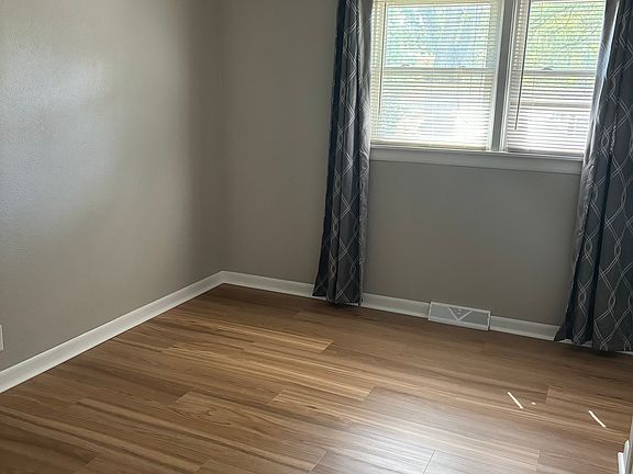 5th image of 1704 Hawthorne Dr