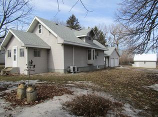 325 E Maple St, Sacred Heart, MN 56285