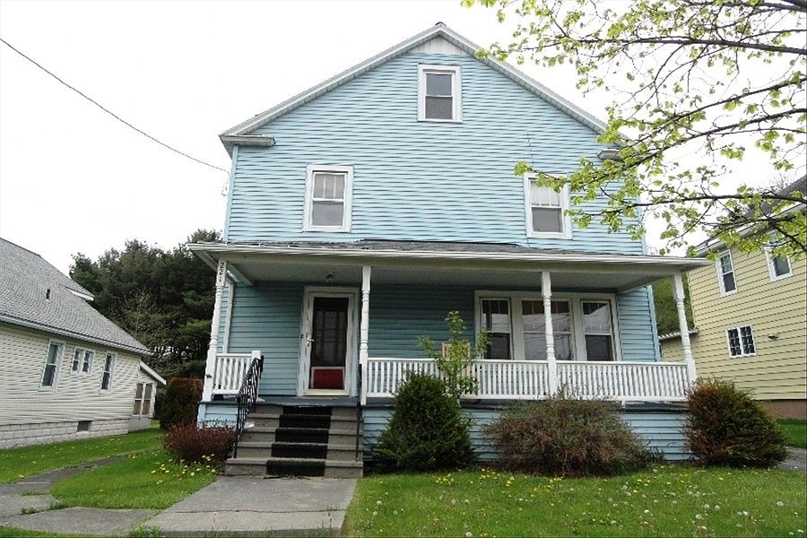 1st image of 221 S Main St